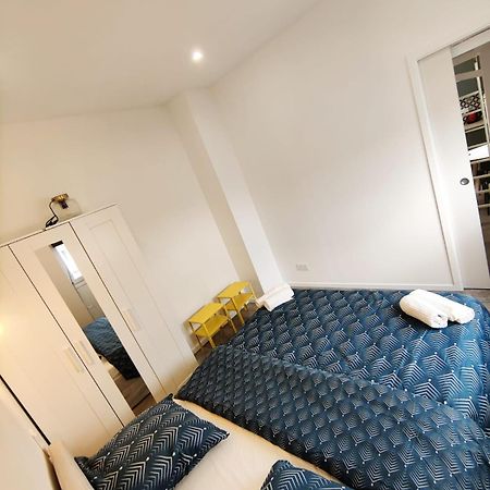 Loft Chic Avec Mezzanine Contemporaine Apartment Vénissieux Exterior foto
