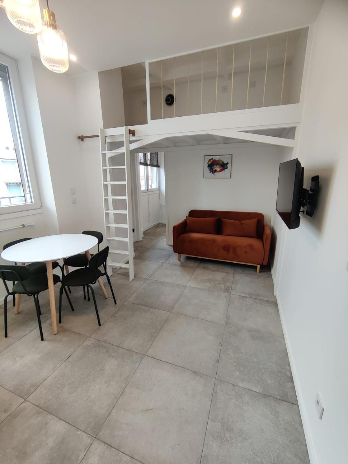 Loft Chic Avec Mezzanine Contemporaine Apartment Vénissieux Exterior foto